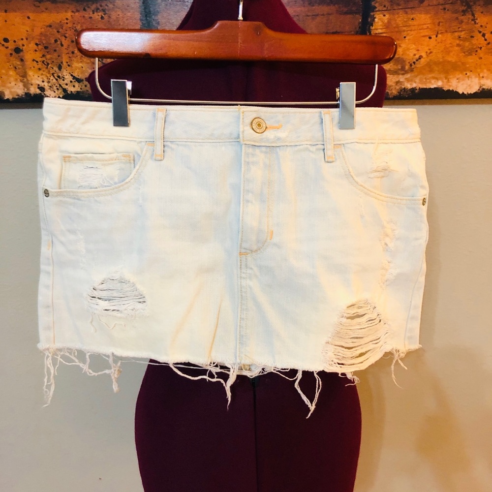 ABERCROMBIE & FITCH EUC Distressed Miniskirt 29 - Picture 2 of 5